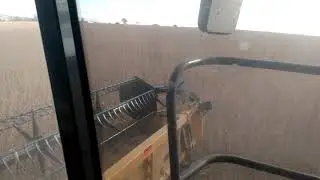 Colheita de soja . New Holland CR 8.90