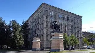 А у нас во дворе...