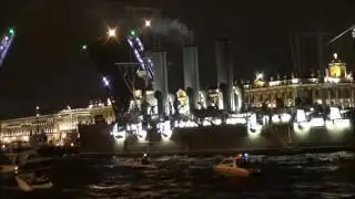 Крейсер Аврора идёт на стоянку