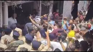 हिमाचल में पुलिस के सामने हिंदुत्वा के गुंडों ने मुस्लिम की लूट ली