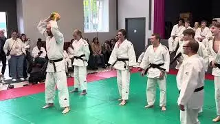 Demo Haucourt-Judo : intro en humour avant la démo du groupe adultes.