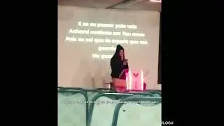 Ellen cantando mais um lindo louvor para o nosso Deus 🙏