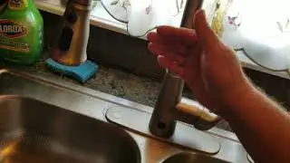 Kitchen faucet with no touch sensor control