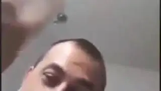 Comiendo un jabón en video