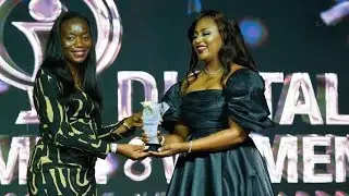 BELLA KOMBO :MUNGU MMOJA WAIBUKIA KIDEDEA KWENYE EVENT YA DIGITAL MEN & WOMEN  OF THE YEAR 2023/24 .