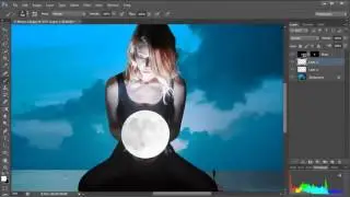 How to put the moon in the palms of your hands in Photoshop