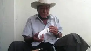 77 años afilando cuchillos.