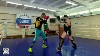Кикбоксинг. Отработки с партнёром под лоу-кик, мидл-кик. Блокировка, подхват, встречная работа.
