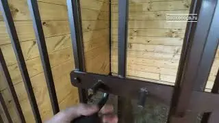 Надежный засов на вольер .