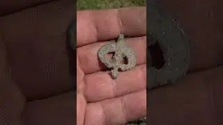Ух ты, вот это находка! Древнее украшение 
