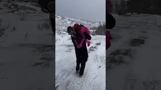 Что-то странное в сугробе нашёл