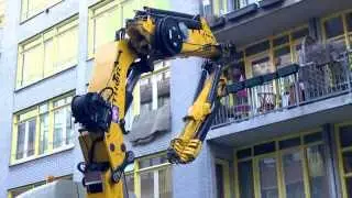 Работа крана манипулятора НMF 8050  в городских условиях