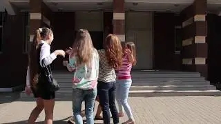 Оригинальный вход выпускников в Зал