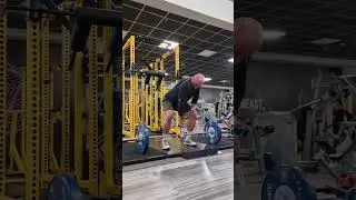 65 kg barbell deadlift one arm two finger
