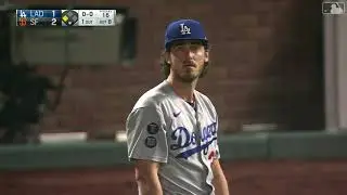 Buster Posey scores on Cody Bellinger throwing error: 7/27/2021