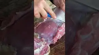 Режу баранину очень удобным ножом!