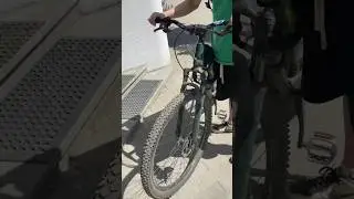 отвалилось колесо