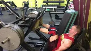 Kaden Hawk leg pressing