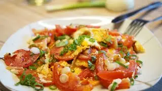 EGGS WITH TOMATOES. Great breakfast recipe for a man.