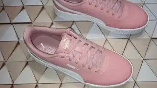 PUMA  Carina Sneaker