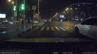 Мгновенная карма за рядность на перекрестке
