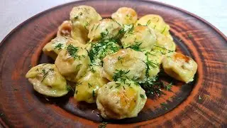 Жареные пельмени со сметаной и сыром в сковороде 🍳