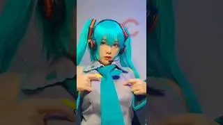 Ejoying music with Hatsune Miku 🎧🥰 Hatsune Miku Cosplay 