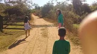 Brincadeira de criança na roça