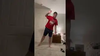 Nicolás bailando a "Pin Pon Es Una Muñeca"