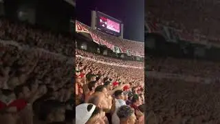 IMPRESIONANTE Y ADMIRABLE COMO CANTAN LA HINCHADA Y TODO EL ESTADIO RIVER PLATE en el MONUMENTAL