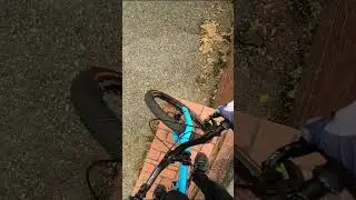 Navré @RedBullBike c'était sur la route 😅 #Streettrials #vtt #redbull