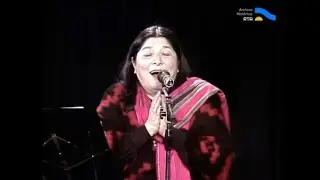 AV-5826 Mercedes Sosa [Recital de Mercedes Sosa en el Luna Park 1984]