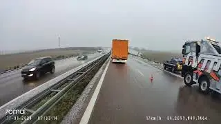 Фуру знесло з дороги, Гололід у Франції