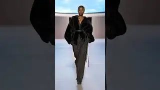 An example of layering, we will not get tired. This is the brand's first runway show.#2023#news