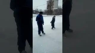 с дочкой катаемся на коньках