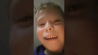 я хочу ему снять видео а он меня кусает за попу
