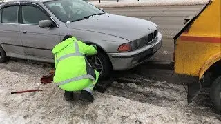 Лопнула пружина на ходу и пробила колесо !Чуть не попали под фуру