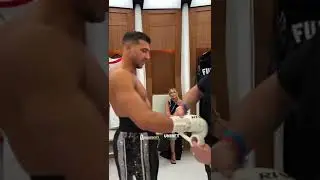 Love Island  Tommy Fury prepares to enter the ring, with @mollymaehague watching on 👀 #TommyFury #