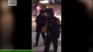Лег на стекло. Голый юноша устроил акцию в центре Челябинска