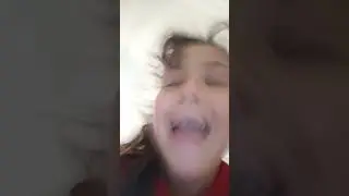 Je montre je montre je montre mes mes fesses