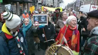 5G demonstration Amsterdam with music, singing and dancing.