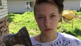 Зарубили девочки курочку