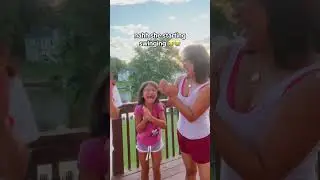 WHY DID SHE START SWINGINGG 😭