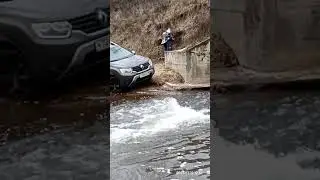Дастер вслед за нивой через ручей #duster2 #offroad #4x4 #niva #duster2021