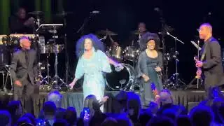 Diana Ross - I Will Survive ( Live In Louisville, Kentucky )