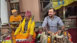 श्रीमद् भागवत पुराणका अवसरमा गायक योगेश अत्री भजन गाउनु हुँदै....