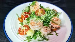 Салат с авокадо, руколой, помидорками черри и жареными креветками 🥗 🍤