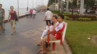 Anand Purno Blowing In The Tonle Sap River Wind Phnom Pehn
