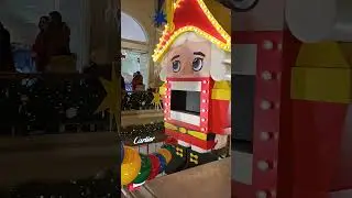Огромный щелкунчик в ГУМе хочет меня сожрать!!!!🙀