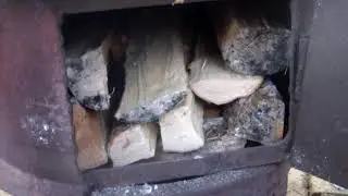Коптильня горячего копчения.Из 200 литровой бочки.